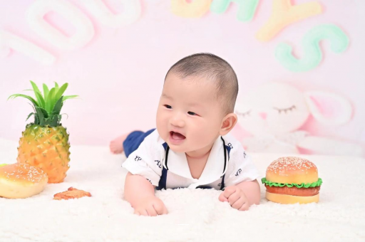 凉山宝宝在妈妈肚子里